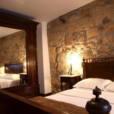 Casa Do Meio Do Povo - Turismo De Habitacao Country house
