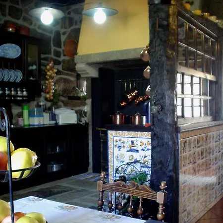 Casa Do Meio Do Povo - Turismo De Habitacao *