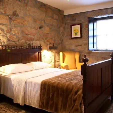 Casa Do Meio Do Povo - Turismo De Habitacao Chaves