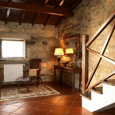 Casa Do Meio Do Povo - Turismo De Habitacao * Chaves