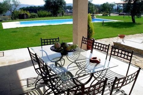 Casa Do Meio Do Povo - Turismo De Habitacao Chaves