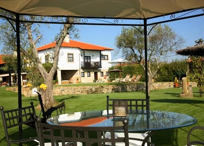 Casa Do Meio Do Povo - Turismo De Habitacao * Chaves