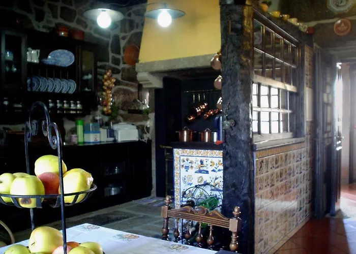 Casa Do Meio Do Povo - Turismo De Habitacao *