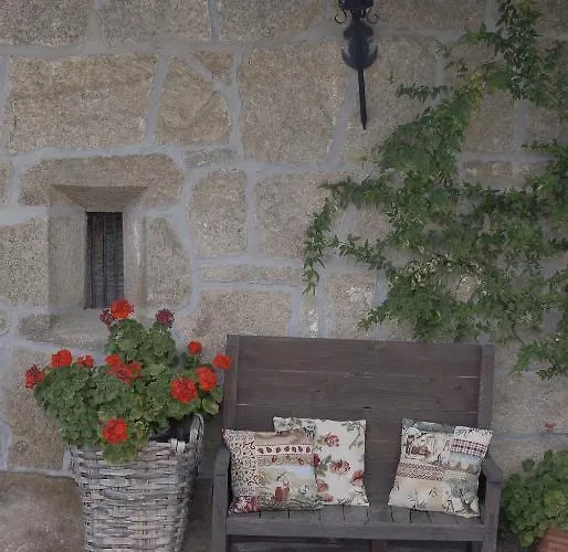 Casa Do Meio Do Povo - Turismo De Habitacao * Chaves