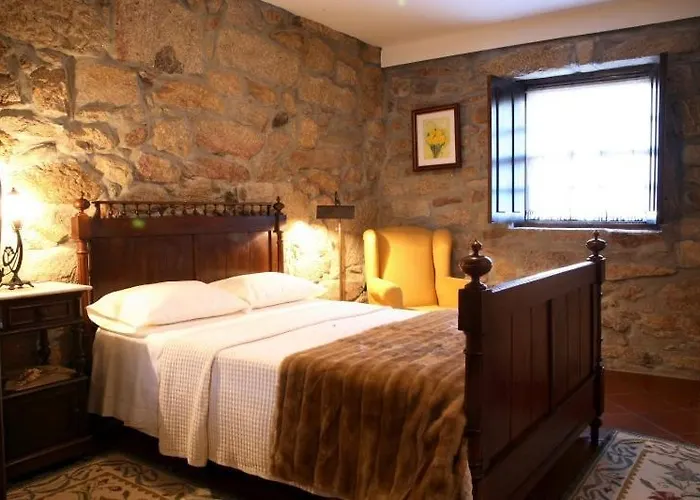 Casa Do Meio Do Povo - Turismo De Habitacao Шавиш